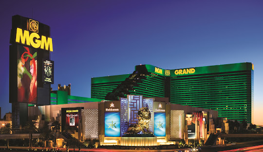 Las Vegas Strip Struggles as Gaming Revenue Declines Amid Tourist Drop